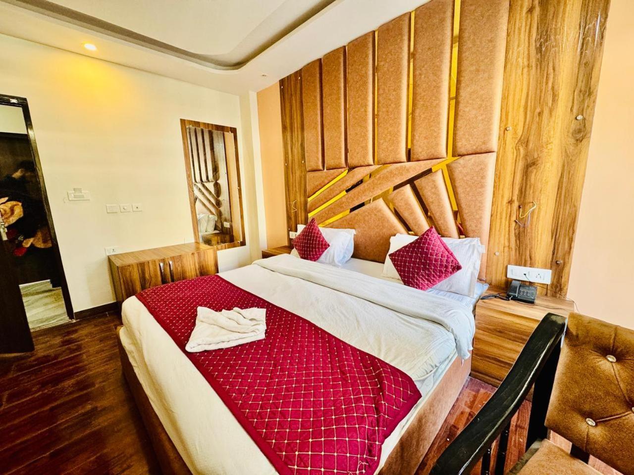 Royal Majestic View Point Lodge Manāli Eksteriør billede