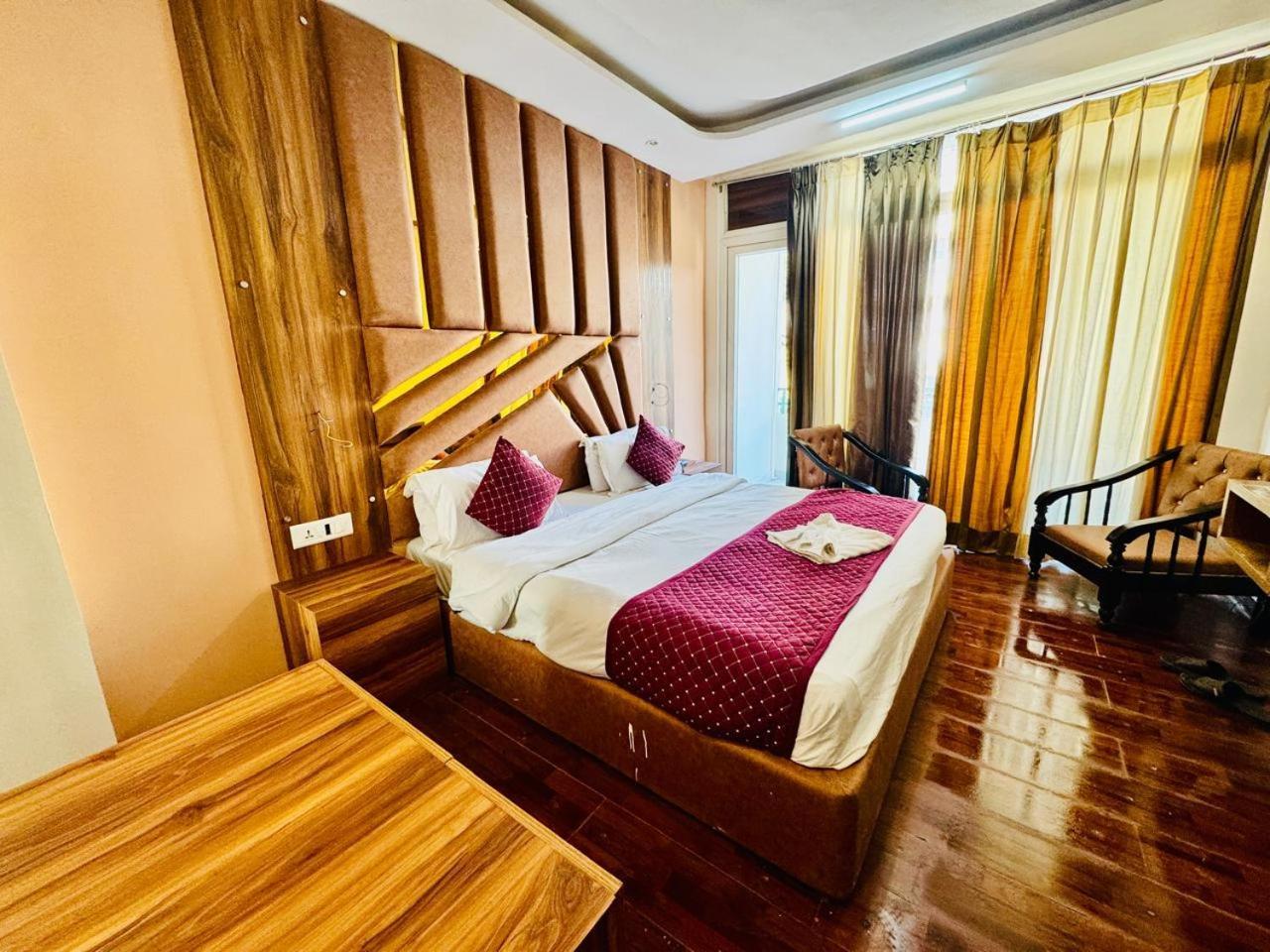Royal Majestic View Point Lodge Manāli Eksteriør billede